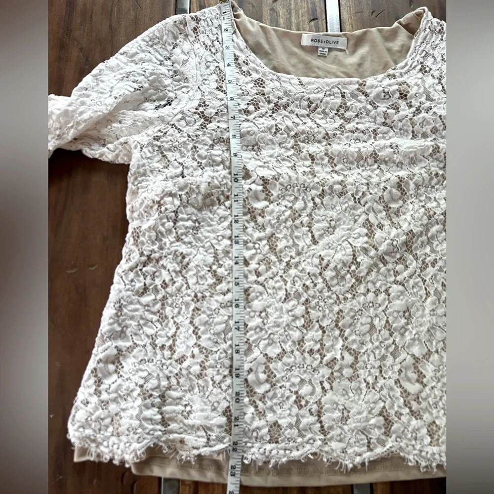 Rose + Olive Lace Bell Sleeve Top
Size: 1X - Picture 5 of 6
